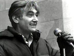 Howard Zinn speaking to a demonstration against the Vietnam War