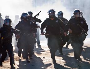 Oakland riot police move in on Occupy protesters